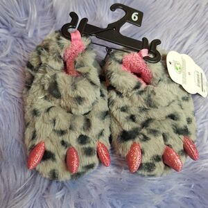 5/$10 Wonder Nation Monster Claw Slippers